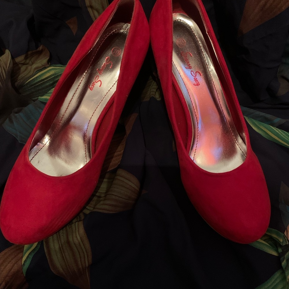 Red heels - Picture 3 of 6